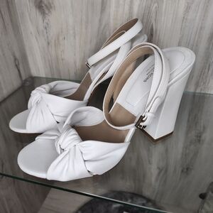Michael Kors Gabrielle Runway Leather Elegant White Heeled Sandals SZ 9.5